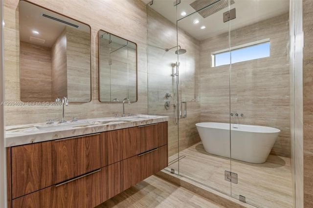43 NW 42nd St, Miami, FL 33127