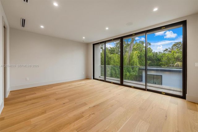 43 NW 42nd St, Miami, FL 33127
