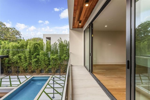 43 NW 42nd St, Miami, FL 33127