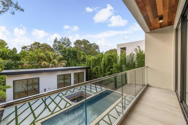 43 NW 42nd St, Miami, FL 33127