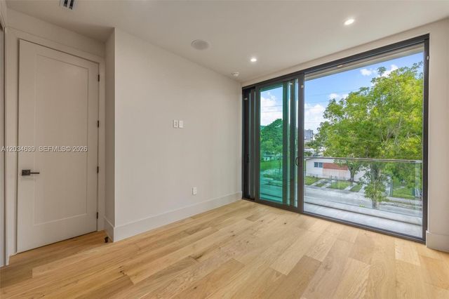 43 NW 42nd St, Miami, FL 33127