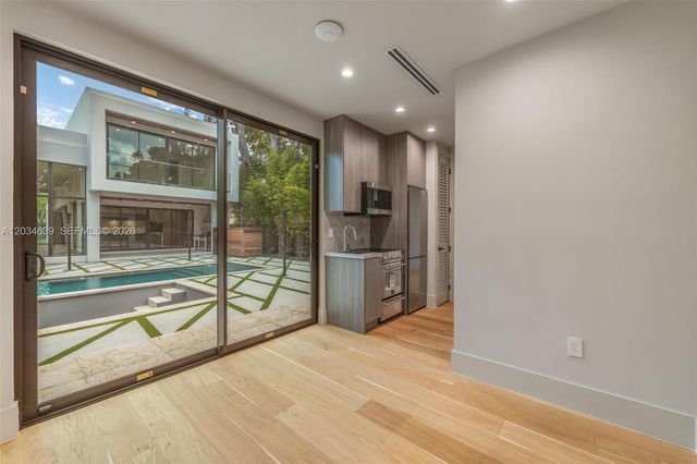 43 NW 42nd St, Miami, FL 33127