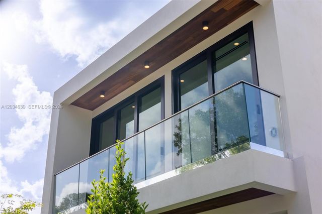 43 NW 42nd St, Miami, FL 33127