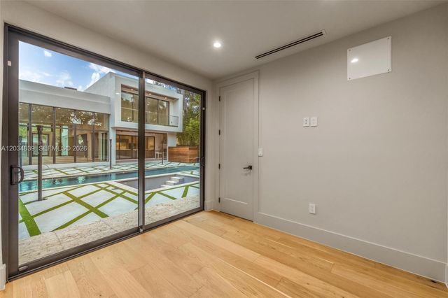 43 NW 42nd St, Miami, FL 33127