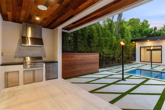 43 NW 42nd St, Miami, FL 33127