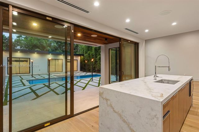 43 NW 42nd St, Miami, FL 33127