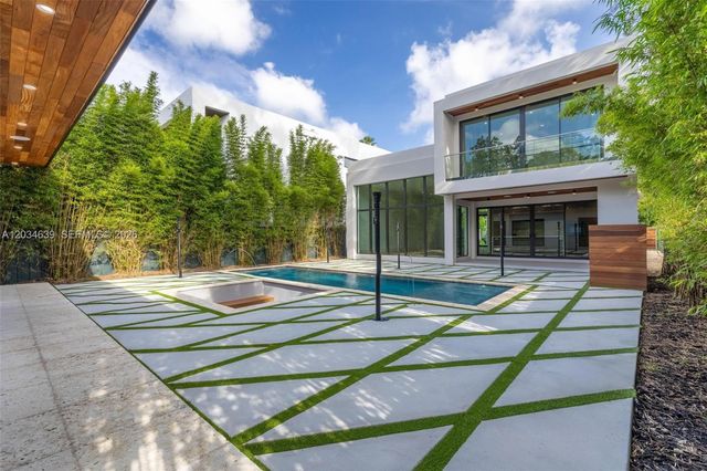 43 NW 42nd St, Miami, FL 33127