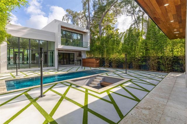 43 NW 42nd St, Miami, FL 33127