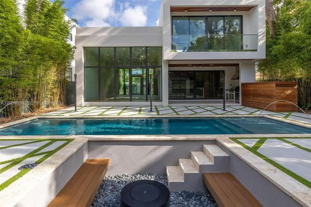 43 NW 42nd St, Miami, FL 33127