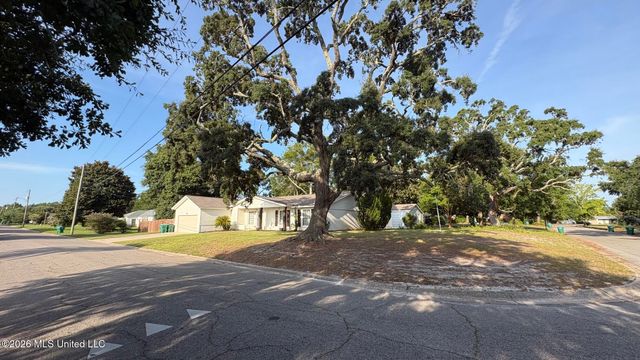 33 Woodbine Drive, Gulfport, MS 39507