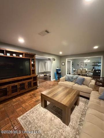 33 Woodbine Drive, Gulfport, MS 39507