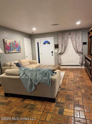 33 Woodbine Drive, Gulfport, MS 39507