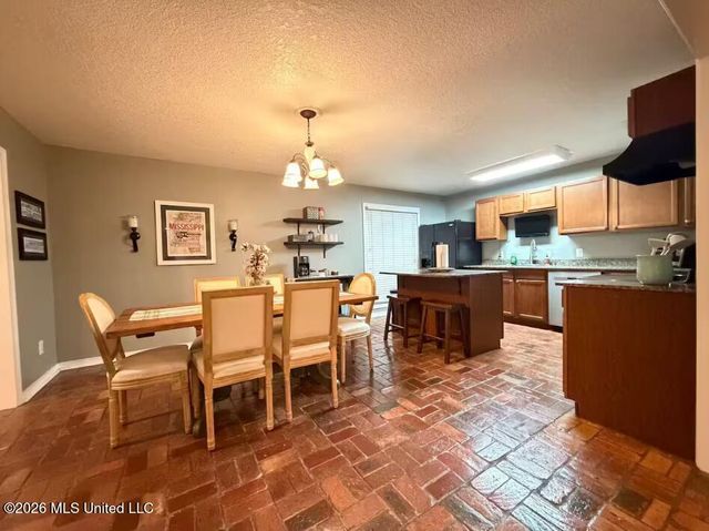 33 Woodbine Drive, Gulfport, MS 39507