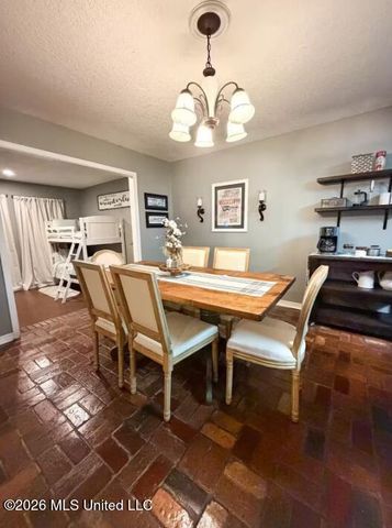33 Woodbine Drive, Gulfport, MS 39507