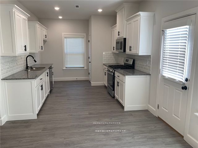 1021 Sunshine Court, Centerton, AR 72719