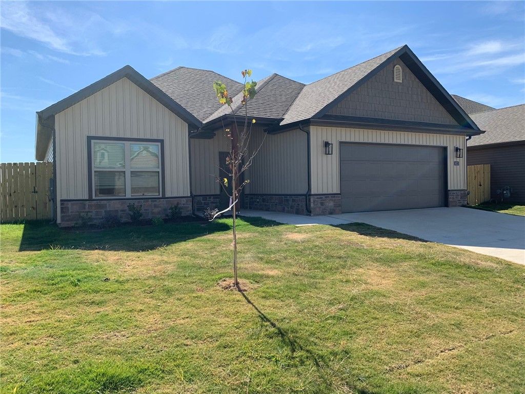 1021 Sunshine Court, Centerton, AR 72719