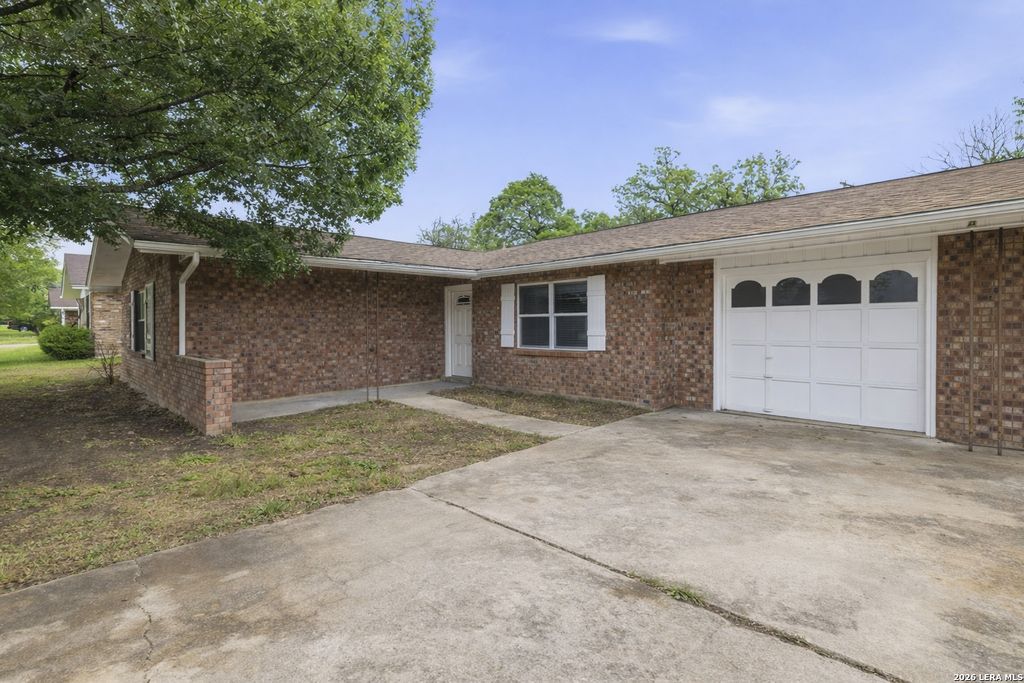 301 Manor dr A, Kerrville, TX 78028