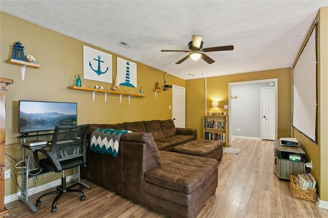 940 Lowry PL, Newport News, VA 23608
