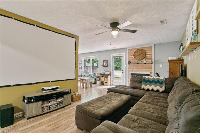 940 Lowry PL, Newport News, VA 23608