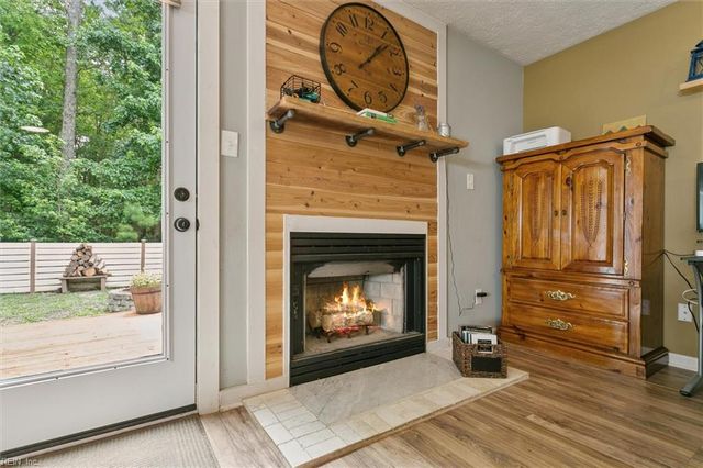 940 Lowry PL, Newport News, VA 23608