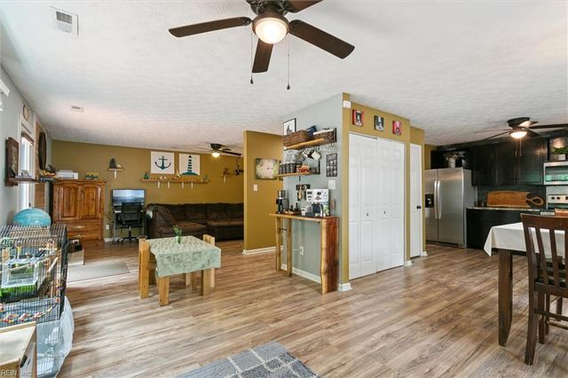 940 Lowry PL, Newport News, VA 23608