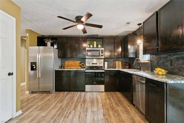 940 Lowry PL, Newport News, VA 23608