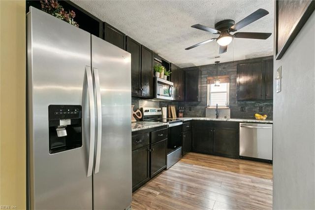 940 Lowry PL, Newport News, VA 23608