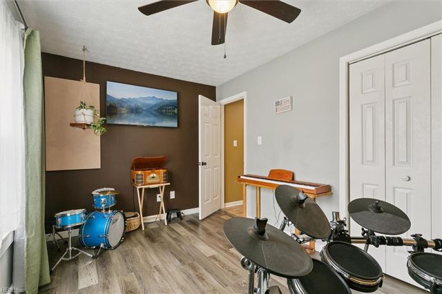940 Lowry PL, Newport News, VA 23608