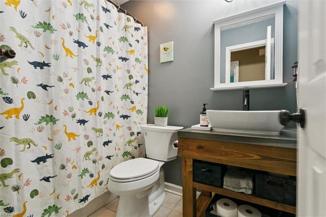 940 Lowry PL, Newport News, VA 23608