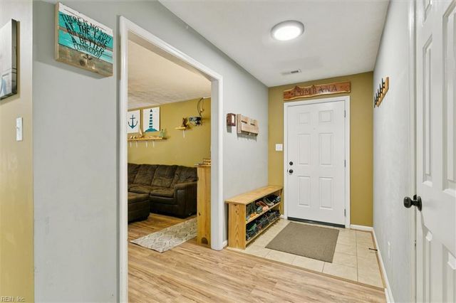 940 Lowry PL, Newport News, VA 23608