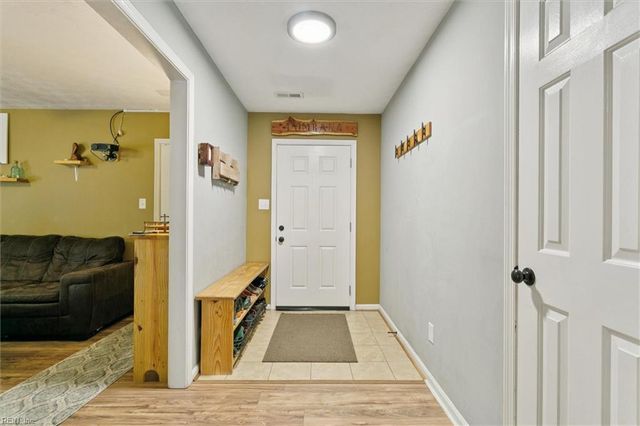 940 Lowry PL, Newport News, VA 23608