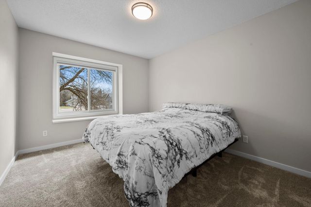 6667 Kingsview Lane N, Maple Grove, MN 55311