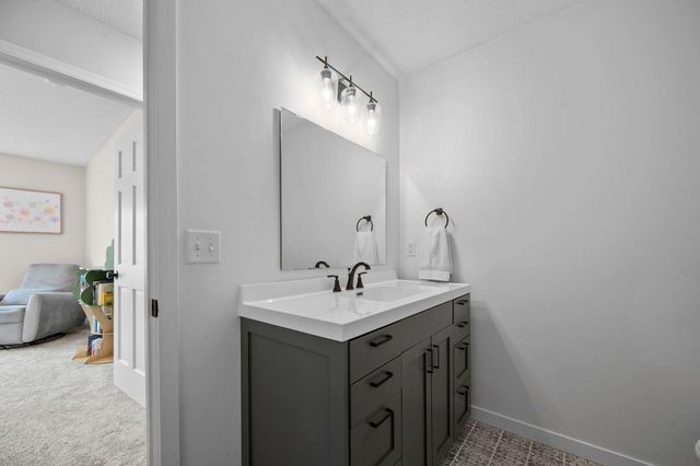 6667 Kingsview Lane N, Maple Grove, MN 55311