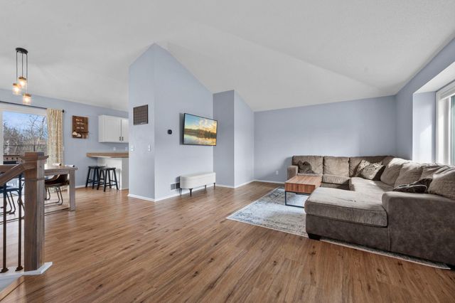 6667 Kingsview Lane N, Maple Grove, MN 55311