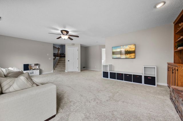 6667 Kingsview Lane N, Maple Grove, MN 55311