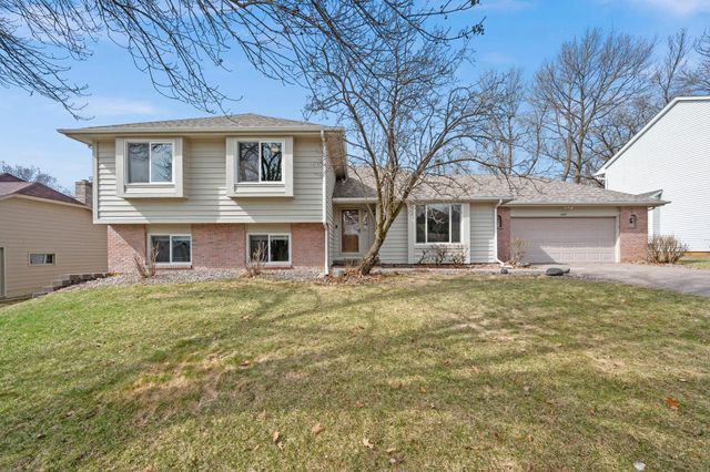 6667 Kingsview Lane N, Maple Grove, MN 55311