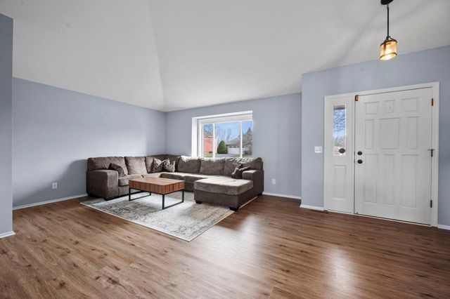 6667 Kingsview Lane N, Maple Grove, MN 55311