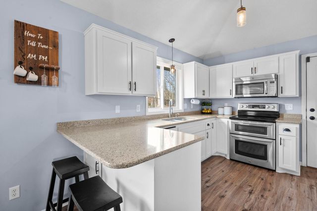 6667 Kingsview Lane N, Maple Grove, MN 55311