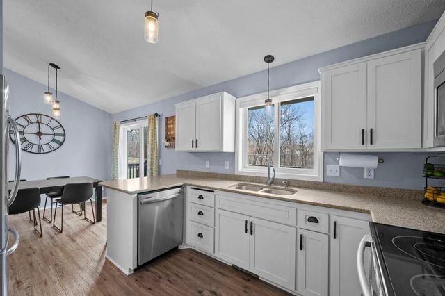 6667 Kingsview Lane N, Maple Grove, MN 55311