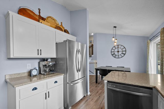 6667 Kingsview Lane N, Maple Grove, MN 55311