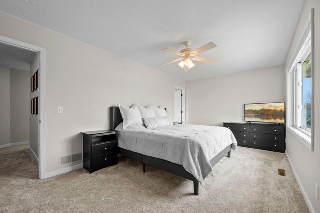 6667 Kingsview Lane N, Maple Grove, MN 55311