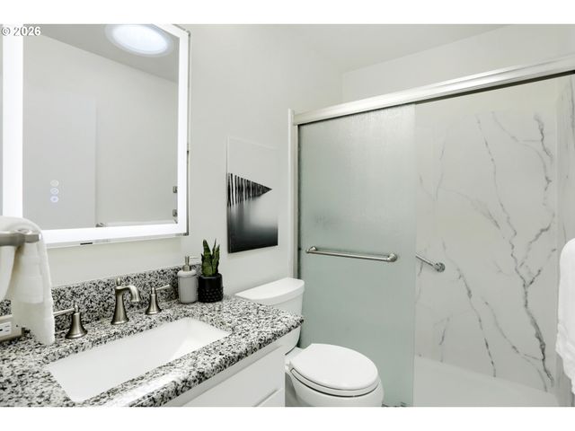 15710 Sw GREENS Way, Portland, OR 97224