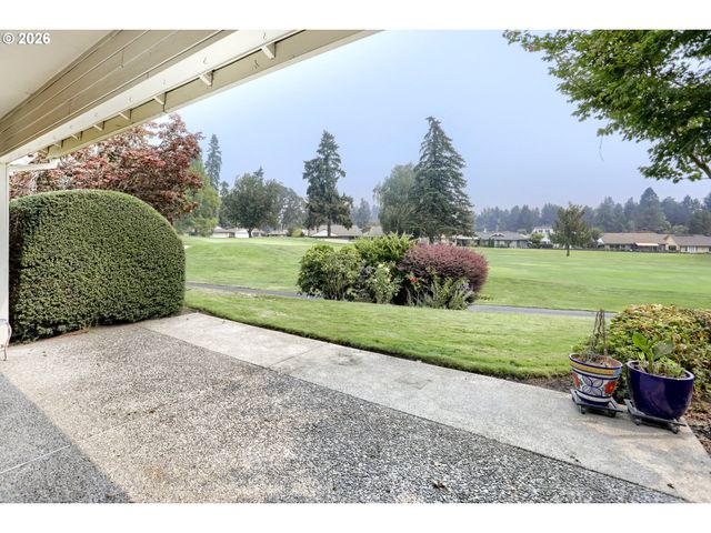 15710 Sw GREENS Way, Portland, OR 97224
