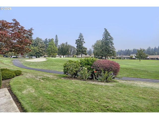 15710 Sw GREENS Way, Portland, OR 97224