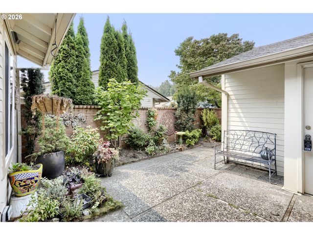 15710 Sw GREENS Way, Portland, OR 97224