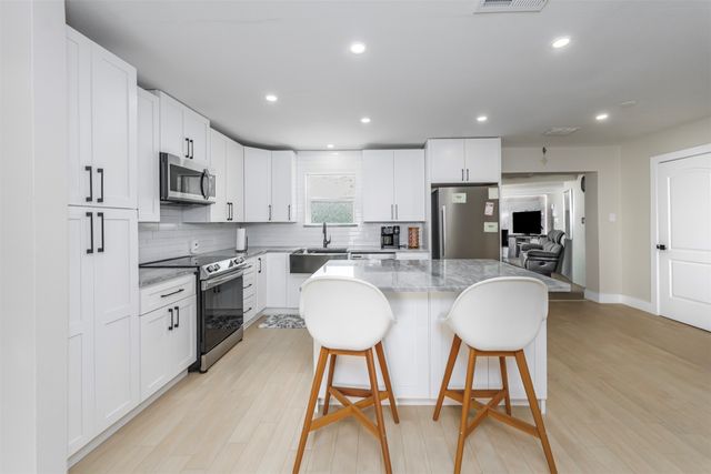 7436 Bridges Avenue, Richland Hills, TX 76118