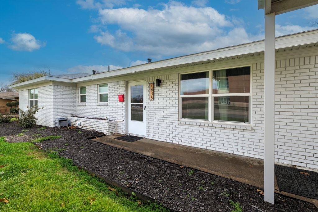 7436 Bridges Avenue, Richland Hills, TX 76118