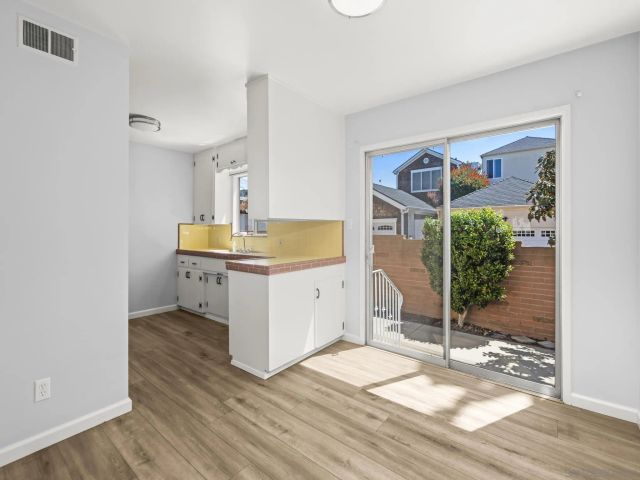 349-51 G, Coronado, CA 92118