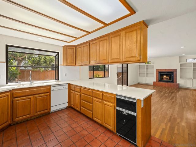 349-51 G, Coronado, CA 92118