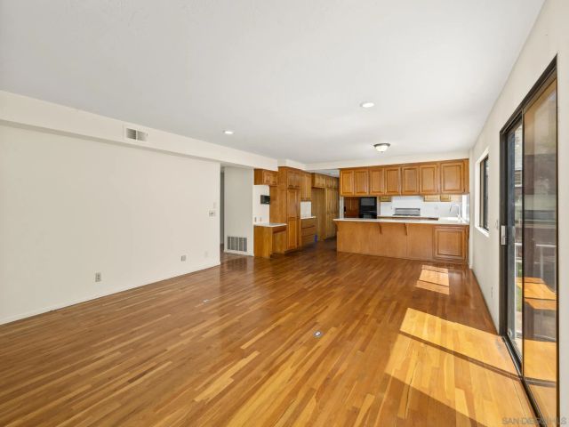 349-51 G, Coronado, CA 92118